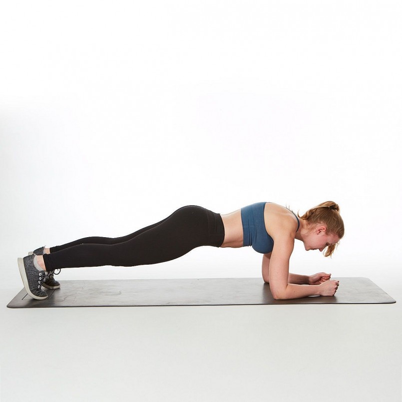 Plank đúng kỹ thuật giúp kích hoạt toàn bộ nhóm cơ lõi, hỗ trợ giảm mỡ bụng và cải thiện tư thế.