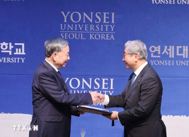 Tổng Bí thư Tô Lâm nhận bằng Tiến sĩ danh dự của Đại học Yonsei. Ảnh: TTXVN