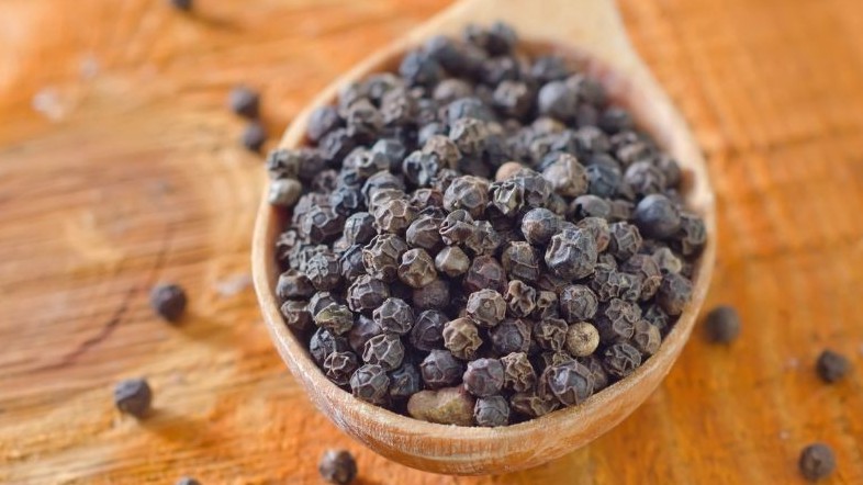 Giá tiêu hôm nay 13/8: Đỉnh 142.000 đồng/kg, vì sao thị trường trong nước "lặng sóng" khi thế giới biến động?