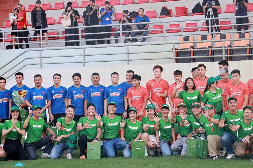 Tăng sức bền, tiếp lửa chiến thắng: Herbalife Việt Nam đồng hành cùng các đội tuyển bóng đá quốc gia