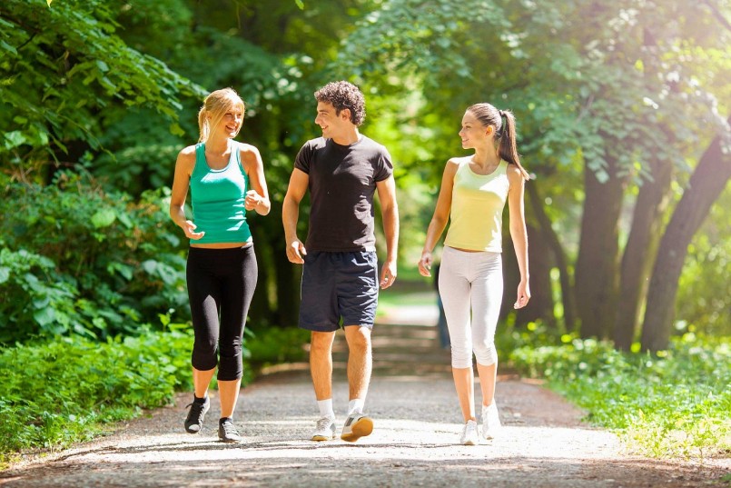 Vận động thể chất đều đặn thúc đẩy lưu thông máu, tăng cường oxy và dưỡng chất cho não.