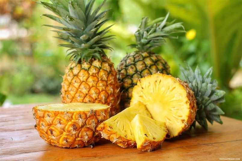 Vitamin C trong dứa còn giúp làm giảm nguy cơ thoái hóa điểm vàng, một bệnh lý về mắt thường gặp ở người lớn tuổi.