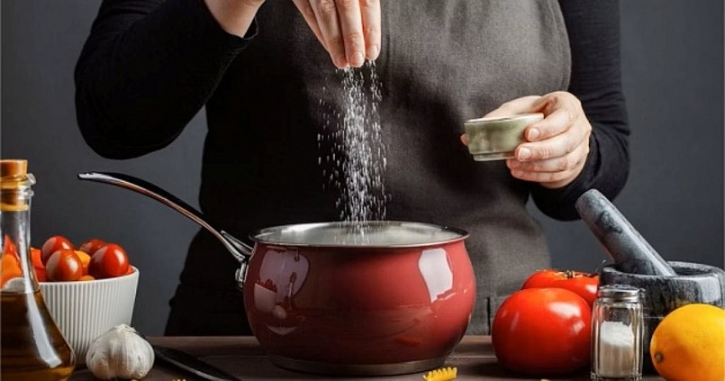 Ăn mặn không chỉ hại thận