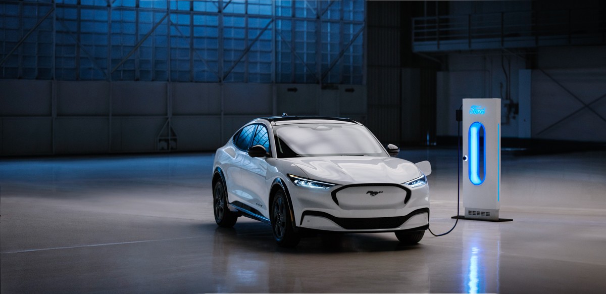 Mustang Mach-E: Biểu tượng ngựa hoang bứt phá trên đường đua ô tô điện tại Việt Nam