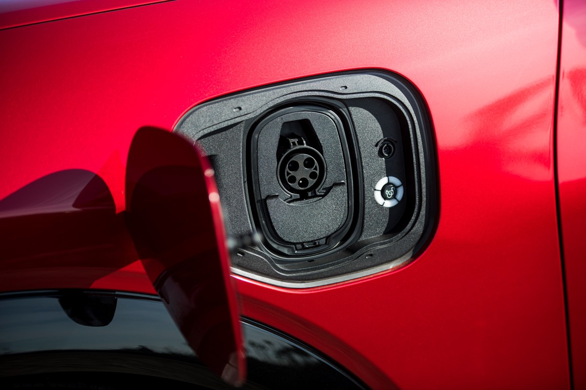 Mustang Mach-E: Biểu tượng ngựa hoang bứt phá trên đường đua ô tô điện tại Việt Nam