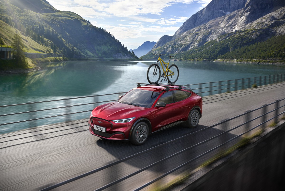 Mustang Mach-E: Biểu tượng ngựa hoang bứt phá trên đường đua ô tô điện tại Việt Nam