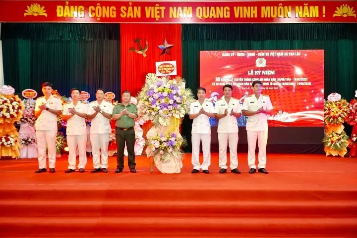 Thanh Hóa: Xã Vạn Lộc trang trọng kỷ niệm 80 năm Ngày thành lập Công an nhân dân, 20 năm Ngày hội Toàn dân bảo vệ an ninh Tổ quốc