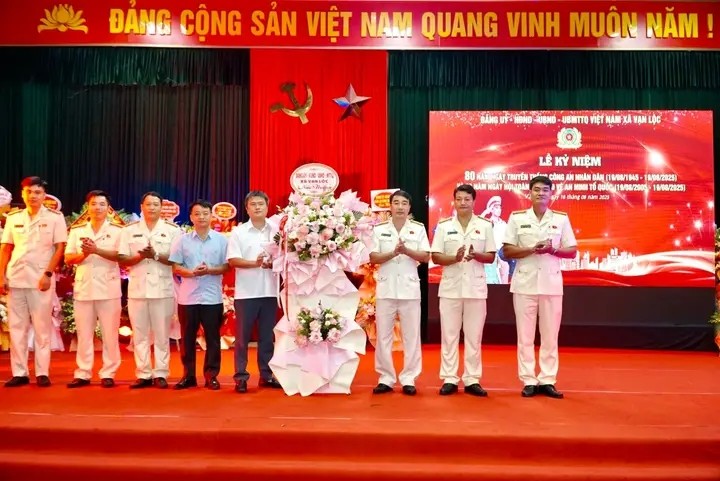 Thanh Hóa: Xã Vạn Lộc trang trọng kỷ niệm 80 năm Ngày thành lập Công an nhân dân, 20 năm Ngày hội Toàn dân bảo vệ an ninh Tổ quốc
