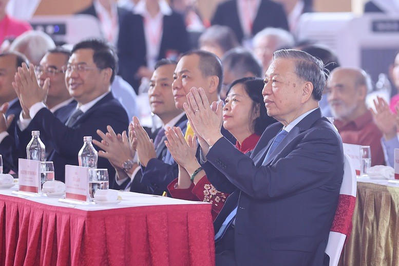 Tổng Bí thư Tô Lâm dự lễ khởi công, khánh thành 250 công trình tại điểm cầu trung tâm - Ảnh: VGP