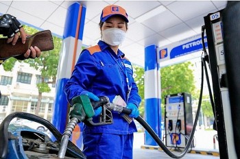 Giá xăng tăng trở lại, RON 95 vượt mốc 20.000 đồng/lít