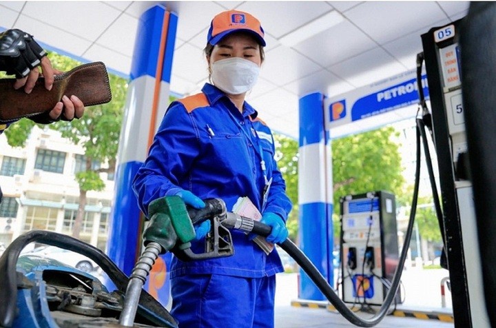 Giá xăng tăng trở lại, RON 95 vượt mốc 20.000 đồng/lít