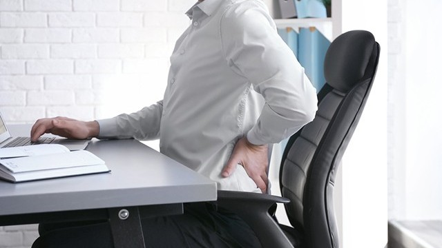 Những thói quen đang 'ăn mòn' sức khỏe xương khớp của bạn mỗi ngày