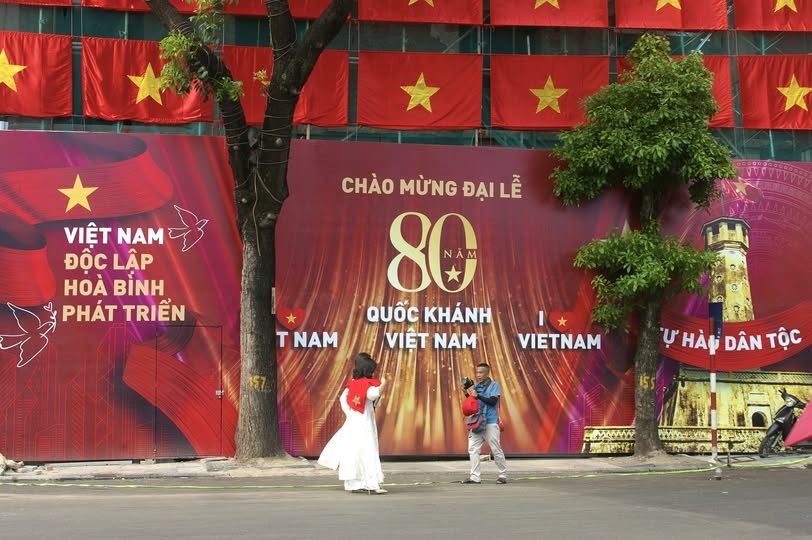 Hà Nội rực rỡ cờ hoa chào mừng 80 năm Cách mạng Tháng Tám và Quốc khánh 2/9