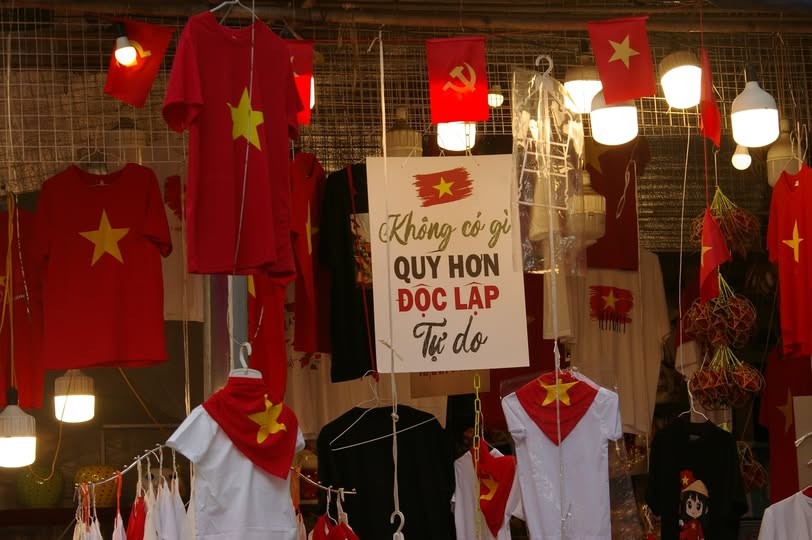 Hà Nội rực rỡ cờ hoa chào mừng 80 năm Cách mạng Tháng Tám và Quốc khánh 2/9