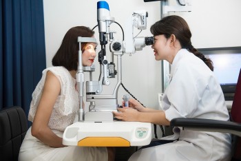 Ai không nên thực hiện mổ cận thị và những rủi ro cần biết trước khi quyết định