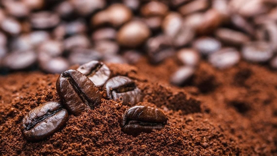 Giá cà phê hôm nay 25/8: Thị trường trong nước vững đỉnh 124.000 đồng/kg, thế giới "nín thở" chờ biến động