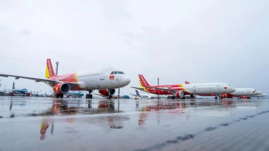 Hơn 400 chuyến bay bị ảnh hưởng bởi bão Kajiki, du khách cần theo dõi lịch trình