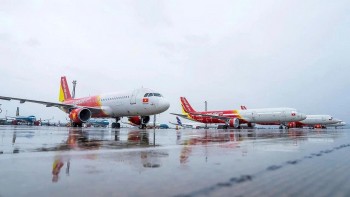Hơn 400 chuyến bay bị ảnh hưởng bởi bão Kajiki, du khách cần theo dõi lịch trình
