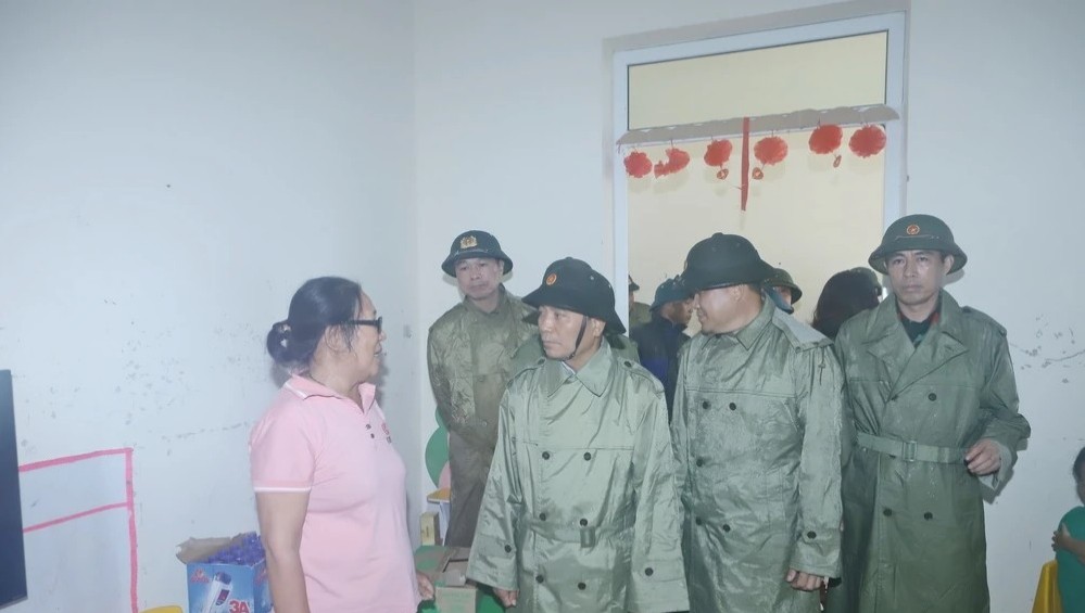 Bí thư Tỉnh ủy Thanh Hóa trực tiếp vào vùng tâm điểm, kiểm tra công tác ứng phó bão số 5