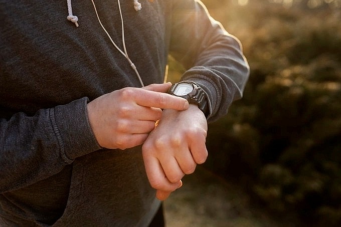Đi bộ nên đếm bước chân hay tính thời gian để tối ưu hiệu quả sức khỏe?