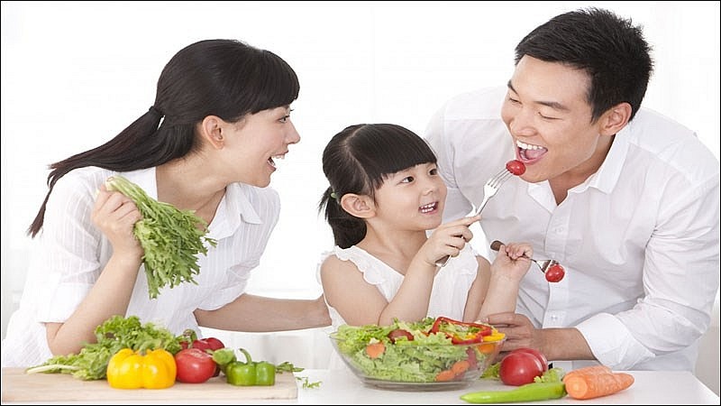 Chế độ dinh dưỡng cân bằng giúp tăng sức đề kháng, bảo vệ trẻ trong năm học mới.