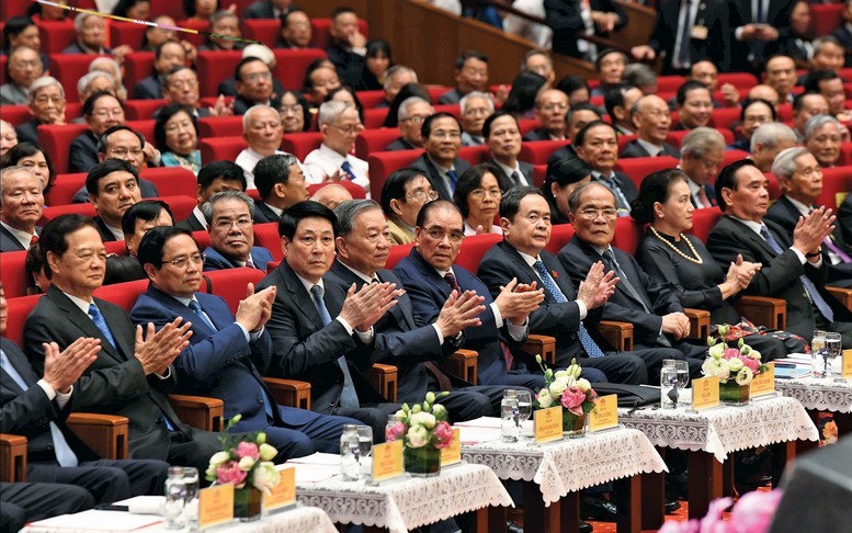 Các đồng chí lãnh đạo, nguyên lãnh đạo Đảng, Nhà nước tham dự cuộc gặp mặt.