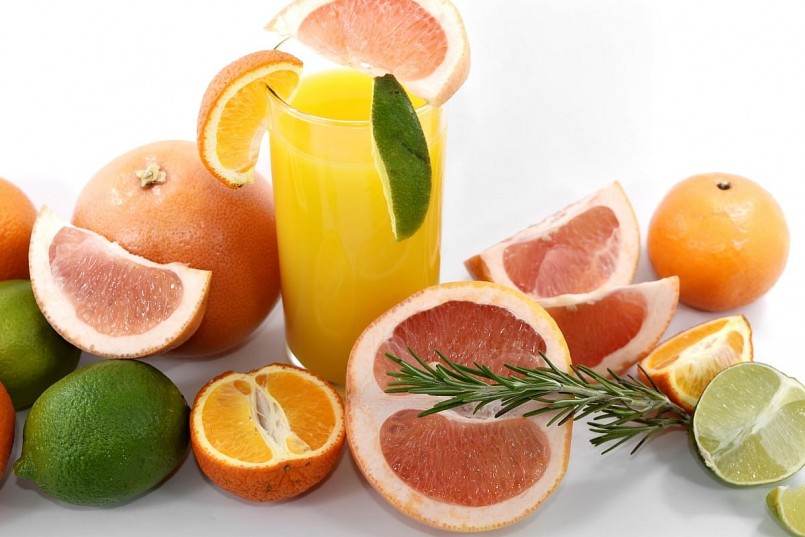 Nhiều người có thói quen chỉ uống nước ép, tuy nhiên cách này vô tình loại bỏ đi lượng lớn chất xơ và flavonoid quý giá.