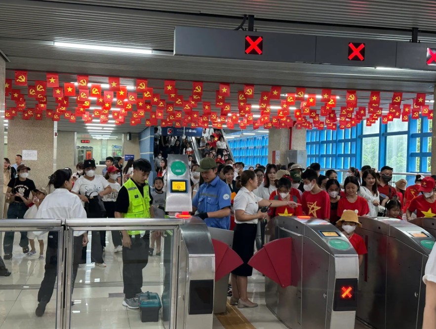 Hướng dẫn đi xem Lễ Diễu binh ngày 2/9 bằng phương tiện công cộng: Gửi xe, đi lại và ra về thuận lợi
