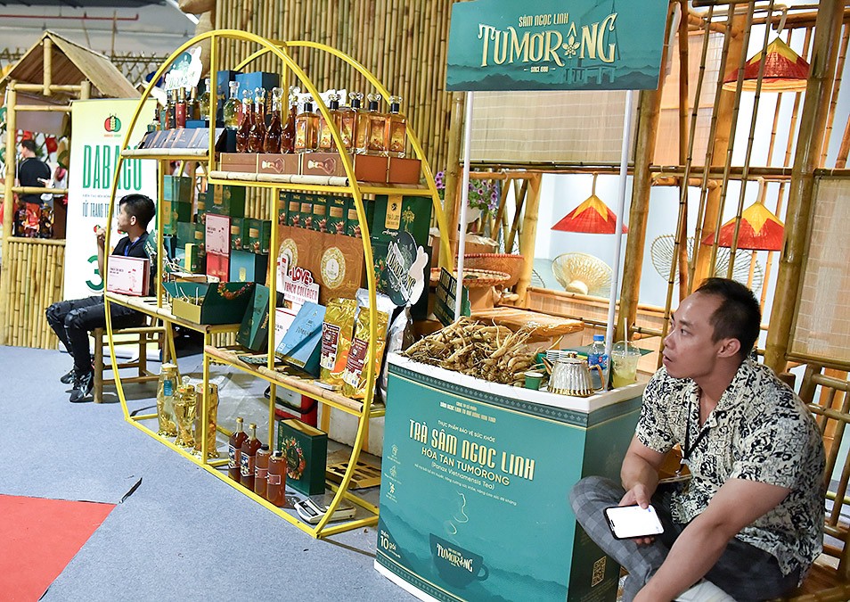 Các gian hàng sản phẩm thiên nhiên, OCOP tại Triển lãm thành tựu 80 năm