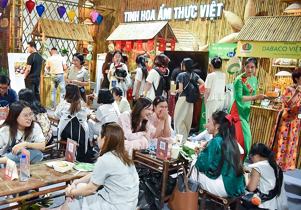 Các gian hàng sản phẩm thiên nhiên, OCOP tại Triển lãm thành tựu 80 năm