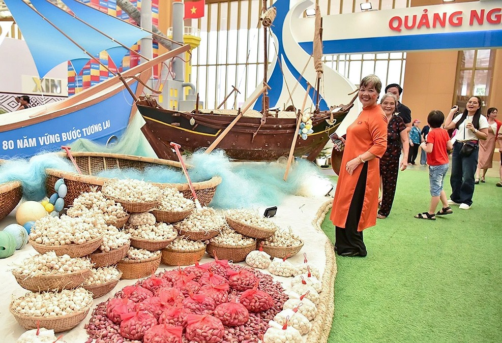 Các gian hàng sản phẩm thiên nhiên, OCOP tại Triển lãm thành tựu 80 năm