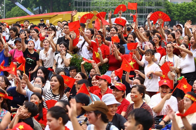 Những buổi đi bộ để xem diễu binh, những chuyến du lịch khám phá, những ngày lễ hội