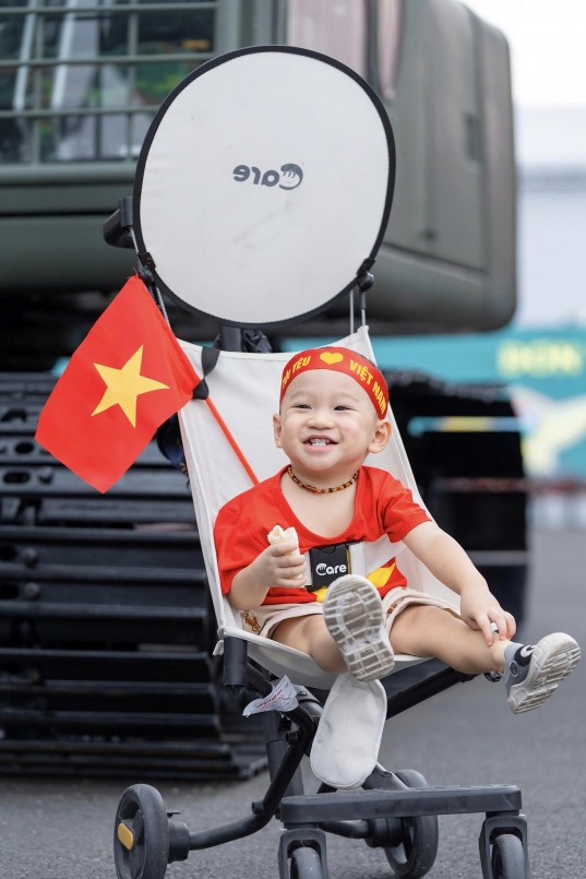 Trung tâm Triển lãm Việt Nam được “nhuộm đỏ” bởi triệu trái tim yêu nước