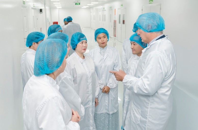 Việt Nam làm chủ công nghệ sản xuất thuốc tiên tiến từ Cuba