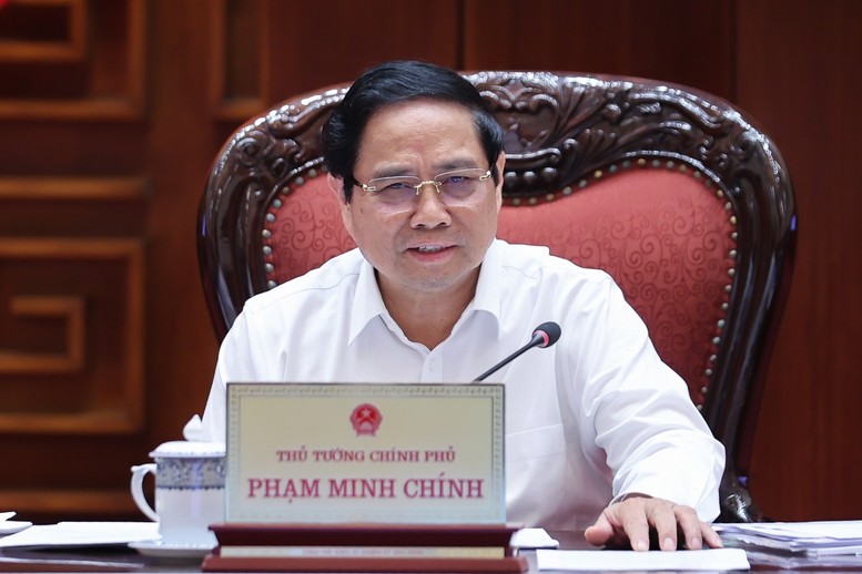 Thủ tướng Phạm Minh Chính phân tích một số nội dung về đánh giá tình hình, công tác chỉ đạo, điều hành, phản ứng chính sách trong tháng 8 và thời gian qua - Ảnh: VGP