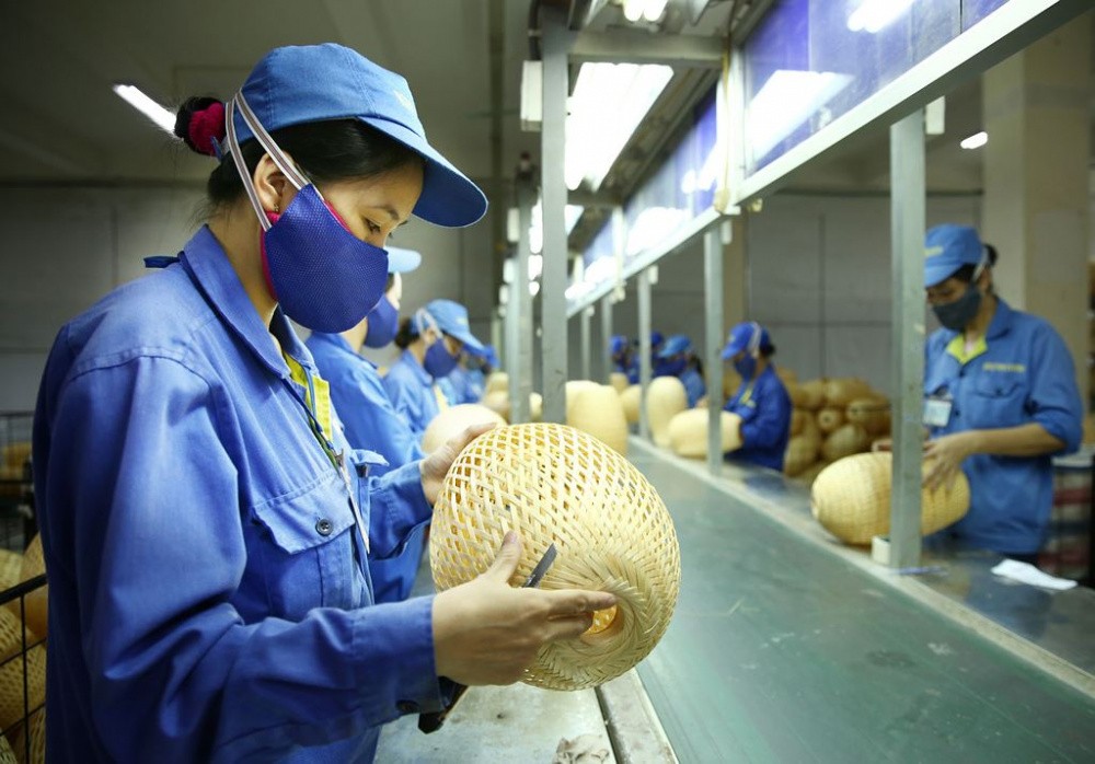 Giảm bậc thuế nhưng giữ thuế suất 35%: Người nộp thuế được lợi hay thiệt?