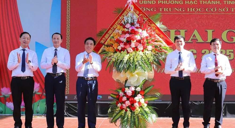 Thanh Hóa tưng bừng khai giảng năm học mới, hòa chung khí thế kỷ niệm 80 năm truyền thống ngành giáo dục