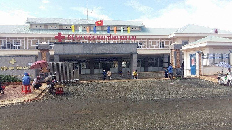 Các học sinh đang được điều trị tại Bệnh viện Nhi Gia Lai.