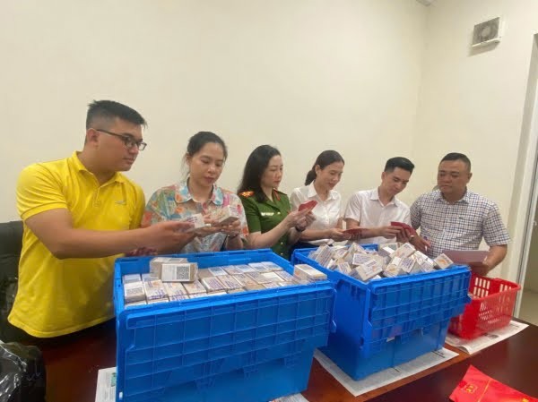 Thanh Hóa đi đầu cả nước trong việc cấp thẻ đảng viên mẫu mới