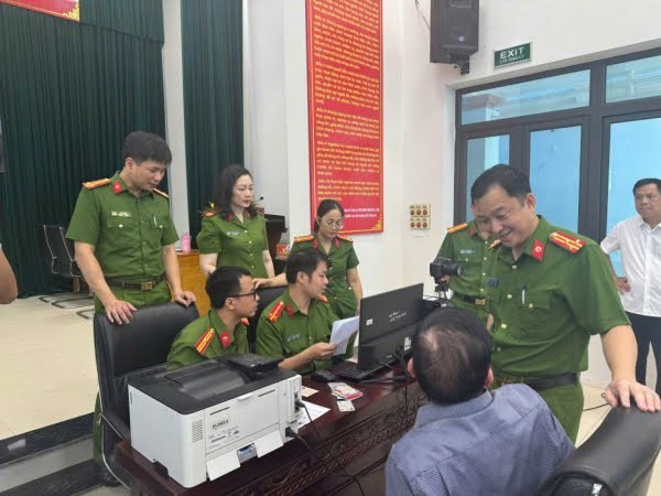 Thanh Hóa đi đầu cả nước trong việc cấp thẻ đảng viên mẫu mới