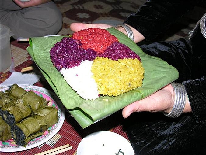 Xôi ngũ sắc của người Tày không đơn thuần là một món ăn.
