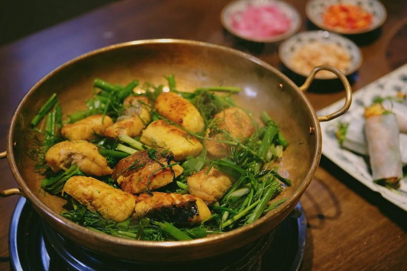Điều làm nên sự khác biệt của chả cá Lã Vọng không chỉ nằm ở hương vị, mà còn ở chính nghệ thuật thưởng thức độc đáo.