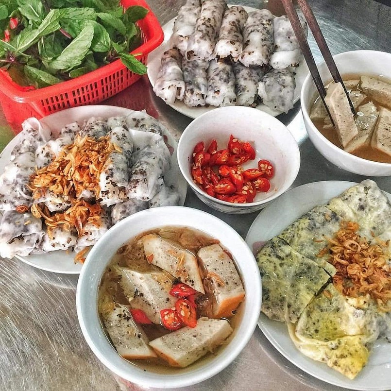 Theo các nghệ nhân cao niên, nghề làm bánh cuốn đã có mặt ở Thanh Trì từ hơn 300 năm trước.