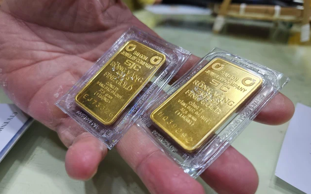 SJC tiếp đà lao dốc, người mua đỉnh lỗ 6 triệu đồng/lượng