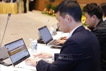 Thủ tướng chỉ đạo: Thúc đẩy chuyển đổi số, lấy người dân và doanh nghiệp làm trung tâm