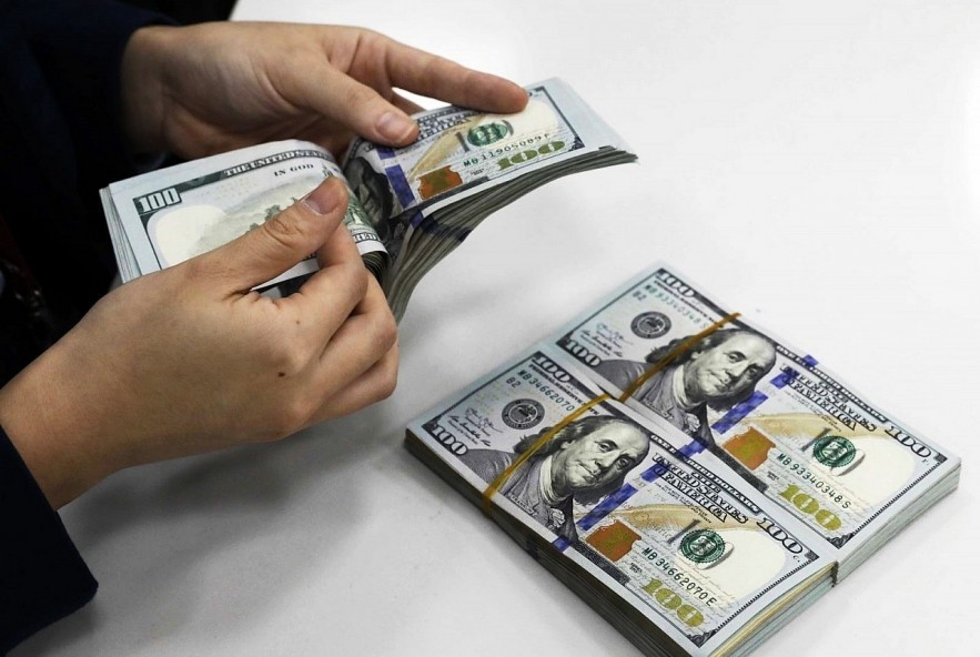Giá vàng trong nước lùi về mốc 132 triệu đồng, USD tiếp tục hạ nhiệt