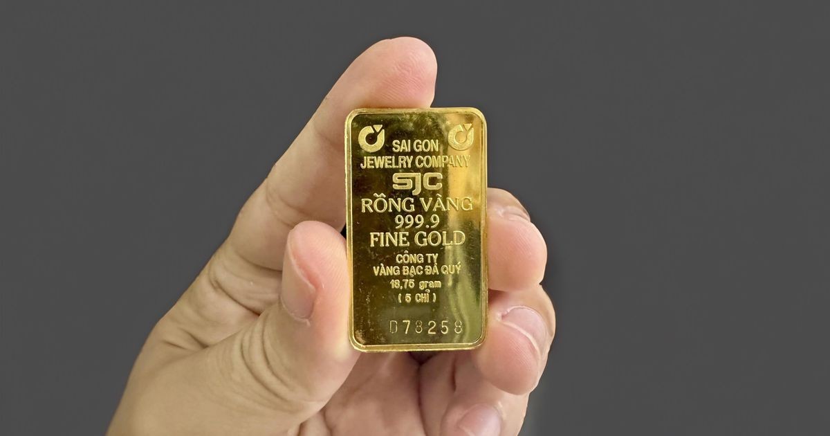 Vàng SJC tiến sát mốc 135 triệu đồng, vàng nhẫn cán mốc 131 triệu đồng/lượng