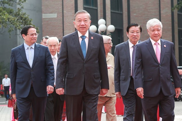 Tổng Bí thư Tô Lâm, Thủ tướng Chính phủ Phạm Minh Chính và các đồng chí lãnh đạo Đảng, Nhà nước dự Đại hội - Ảnh: VGP/