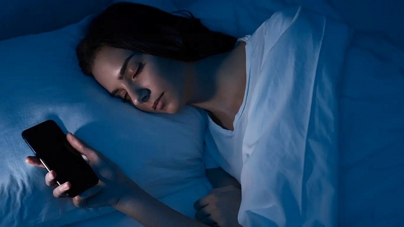 Một tiếng thông báo hay một rung nhẹ cũng đủ để lôi kéo sự chú ý của bạn, làm gián đoạn giấc ngủ.
