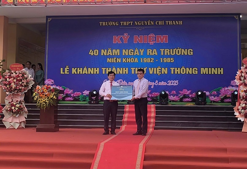 NXB Giáo dục Việt Nam trao tặng hơn 1.000 cuốn sách, tiếp sức văn hóa đọc tại trường THPT Nguyễn Chí Thanh